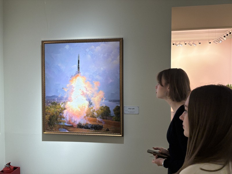 露で相次ぐ「北朝鮮推し」の動き 戦争絵画の美術展、記念像の建立も