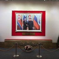 露で相次ぐ「北朝鮮推し」の動き 戦争絵画の美術展、記念像の建立も