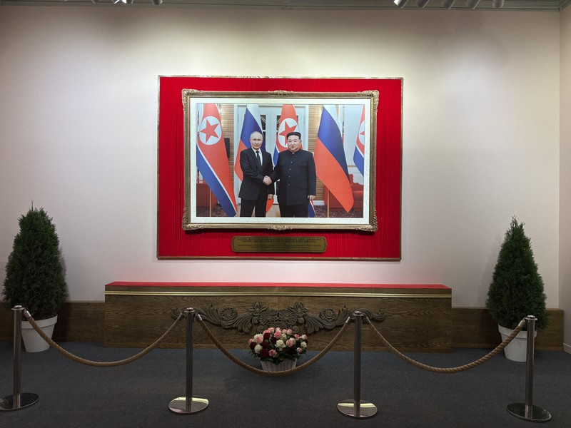 露で相次ぐ「北朝鮮推し」の動き 戦争絵画の美術展、記念像の建立も