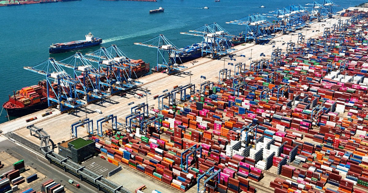 China vows to stand firm against Trump's 100% tariff threat