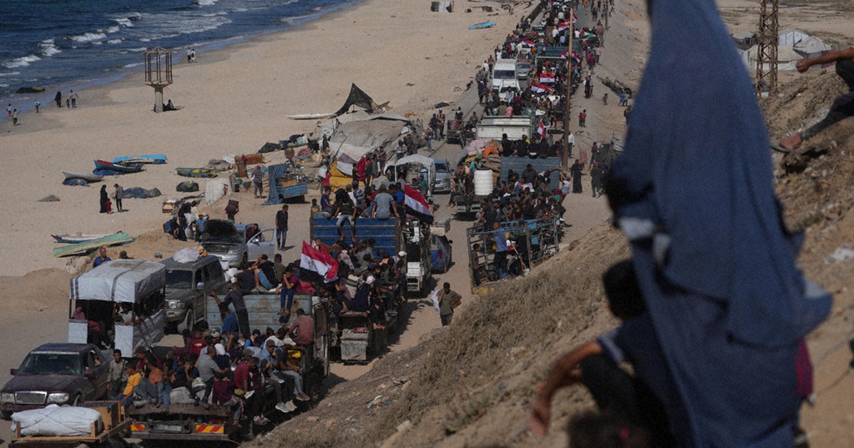 Palestinians return to ruins and US expects hostages freed on Monday as Gaza ceasefire holds