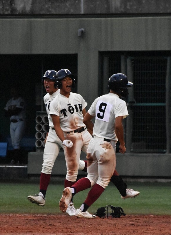 秋の高校野球：府予選 大阪桐蔭、逆転V 近大付に粘り見せる ／大阪