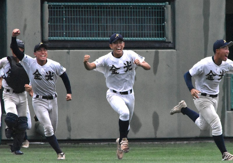 秋の高校野球：府予選 大阪桐蔭、逆転V 近大付に粘り見せる ／大阪