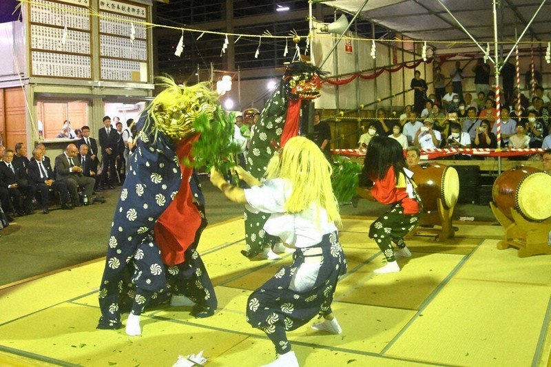 大迫力の獅子舞、上五島神楽披露 長崎 ／長崎 | 毎日新聞