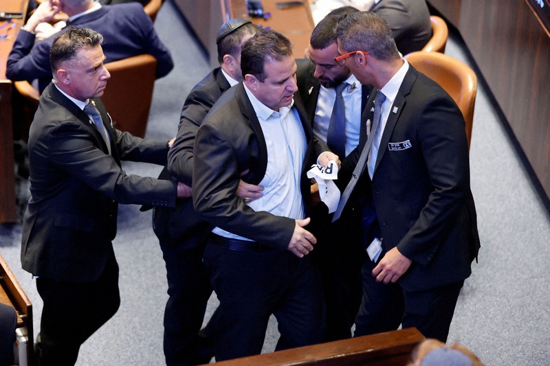 イスラエル国会でトランプ氏の演説一時中断 左派議員が紙掲げる | 毎日新聞