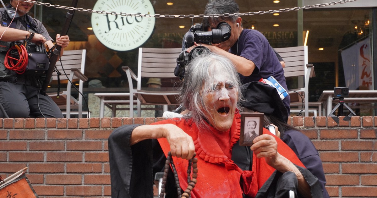 95歳のギリヤーク尼ケ崎さん、新宿で熱演　200人詰めかけ「感激」