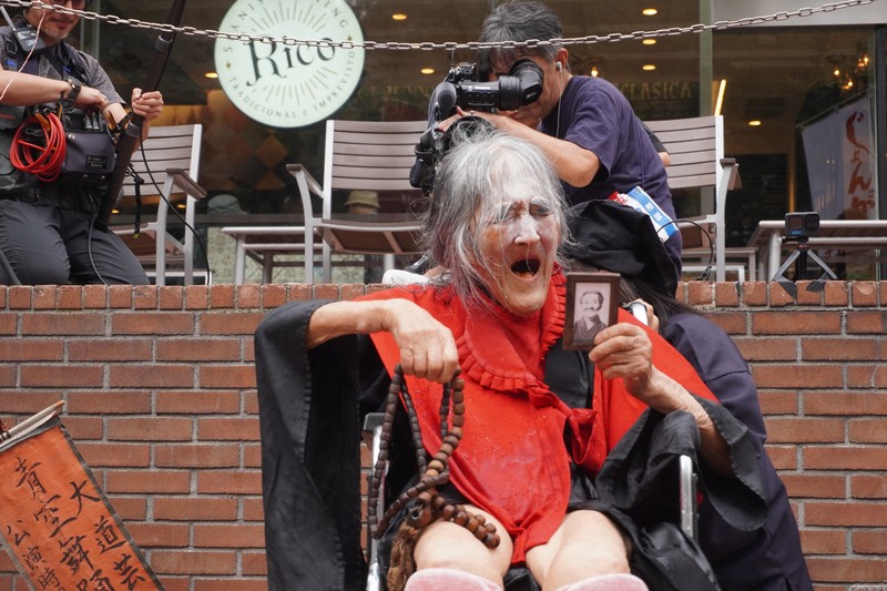 95歳のギリヤーク尼ケ崎さん、新宿で熱演 200人詰めかけ「感激