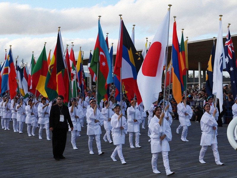 2025 大阪万博 フラッグパレード 旗 大阪・関西万博最終日 フィナーレを飾るフラッグパレード [写真特集1