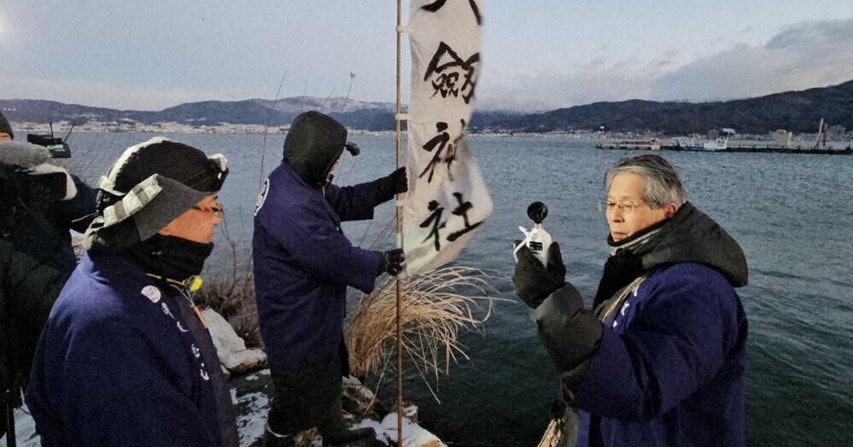 諏訪湖の「御神渡り」583年間の記録　宮司ら、国際学会で発表へ