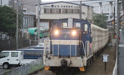 末広町駅へ向かうクリーンかわさき号＝記事中の写真はすべて筆者撮影