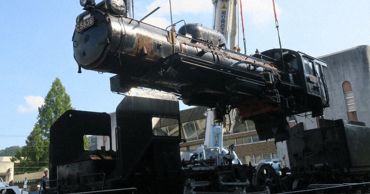 美祢のC58 引っ越し完了 クレーンでつりトレーラーで移動 河川公園の新