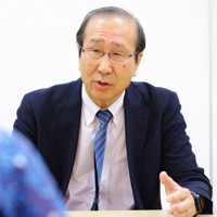 ノーベル化学賞の受賞決定から一夜明け、個別取材に応じる北川進さん＝京都市左京区で2025年10月9日午前9時38分、前田梨里子撮影