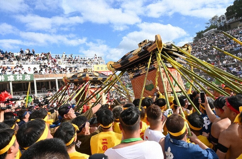 神輿合わせに観客熱狂！ 姫路・松原八幡神社 「けんか祭り」本宮