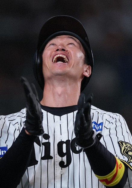 阪神・近本光司、勝利呼んだ三盗 恐怖と闘い、先制のホーム踏む | 毎日新聞
