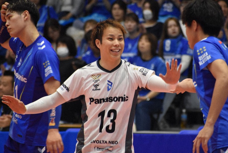 山本智大「関田選手に自由にやらせない」 大阪B新体制発表会 | 毎日新聞