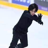 男子SPを2日後に控え、公式練習に臨む三浦佳生＝フランス・アンジェで2025年10月16日、猪飼健史撮影
