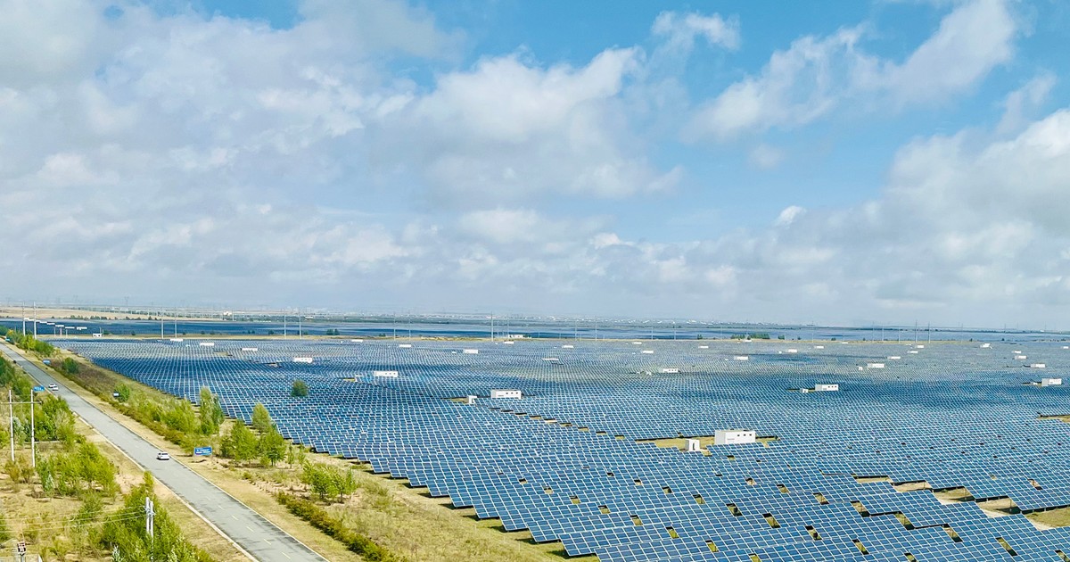 チャイナウオッチ 中国視窓：中国内陸部で見た巨大な再エネ設備は