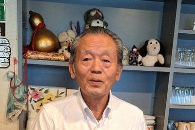 カラオケ喫茶「和那美（わなみ）」の木下等さん＝石川県穴水町で、東栄一撮影