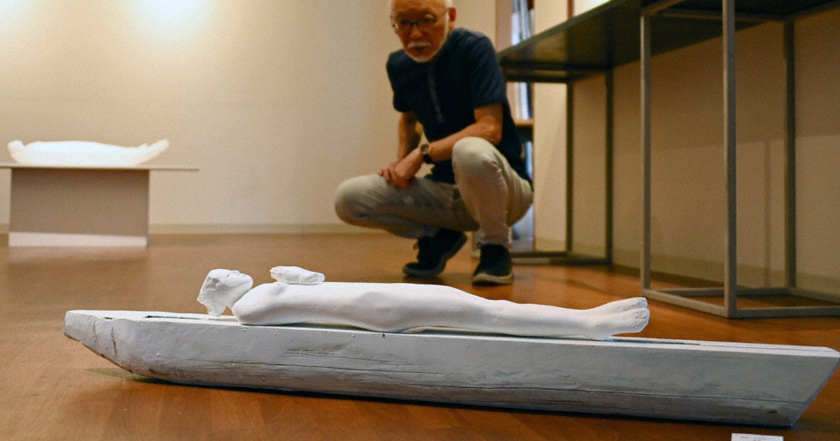 生と死の「舟」塑造で 彫刻家・橋本さん個展 和歌山 ／和歌山 | 毎日新聞