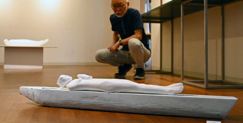 生と死の「舟」塑造で 彫刻家・橋本さん個展 和歌山 ／和歌山 | 毎日新聞
