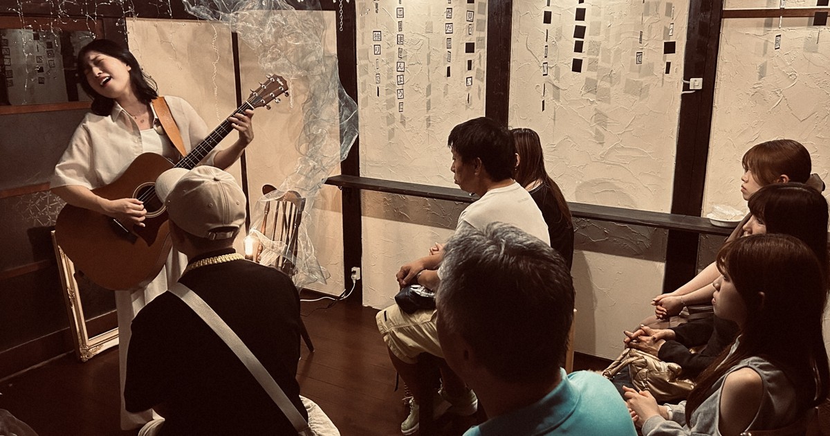 針金細工師とシンガー・ソングライターが初のコラボ、観客魅了 福岡