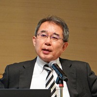 司会で立命館大国際平和ミュージアム館長の君島東彦さん＝京都市北区の立命館大衣笠キャンパスで2025年9月29日、村田貴司撮影