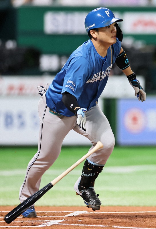 4番・郡司裕也、意地見せ 日本ハムに待望の先取点 CSファイナル | 毎日新聞