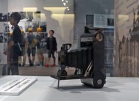The camera used by Tatsuro Hada to take pictures of the mushroom cloud after the atomic bomb was dropped on Hiroshima is seen at the Hiroshima Peace Memorial Museum in the city's Naka Ward, Oct. 9, 2025. (Mainichi/Kenjiro Sato)