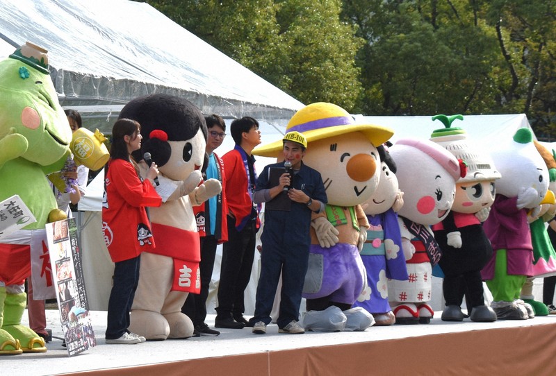 福岡・天神に町村の「ゆるキャラ」大集合 新顔「かすたまちゃん」も