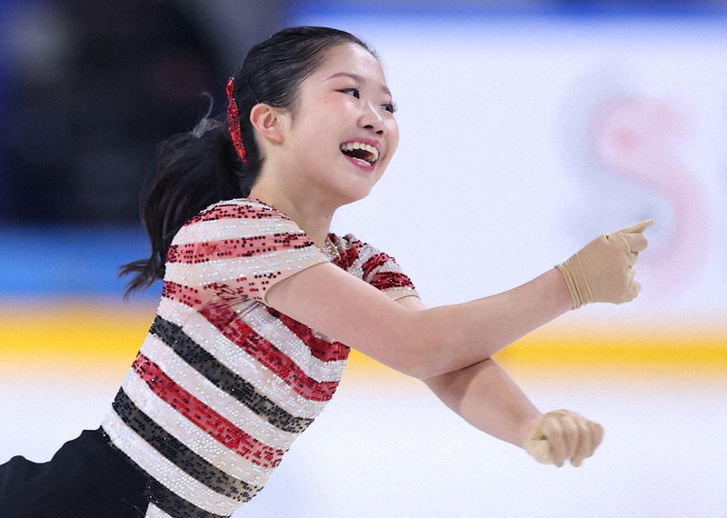 女子SPで演技する中井亜美＝フランス・アンジェで2025年10月17日、猪飼健史撮影
