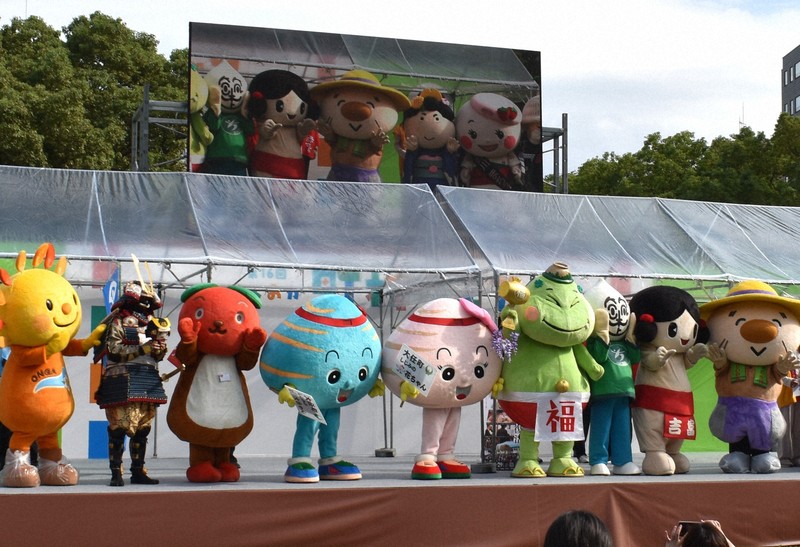 福岡・天神に町村の「ゆるキャラ」大集合 新顔「かすたまちゃん」も