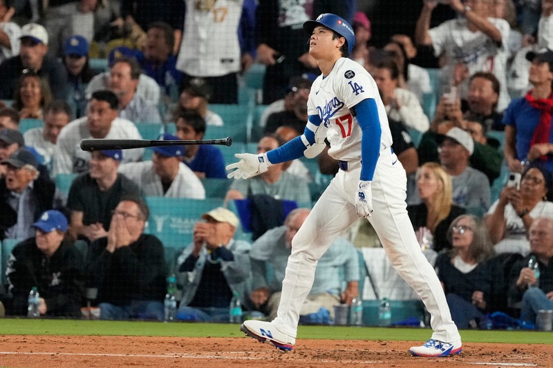 先発勝利、3本塁打で大谷翔平がチームをワールドシリーズへ導く [写真