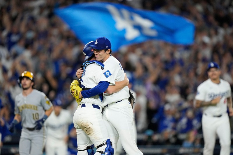 先発勝利、3本塁打で大谷翔平がチームをワールドシリーズへ導く [写真