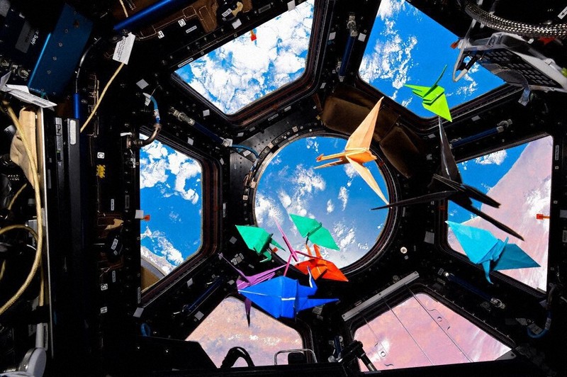 宇宙に舞った折り鶴 約束果たした油井さんに届ける新型宇宙船 | 毎日新聞