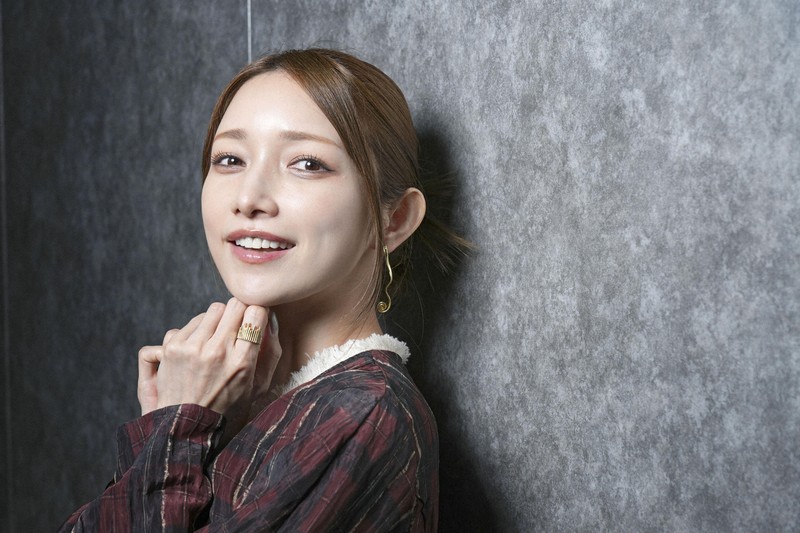 昔より表情が柔らかくなった」後藤真希さんがデビュー25周年記念