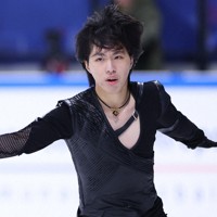男子SPで演技する三浦佳生＝フランス・アンジェで2025年10月18日、猪飼健史撮影