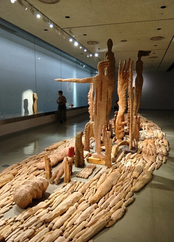 ART：喪失経て希望宿す木彫 「安藤榮作－約束の船－」展 奈良