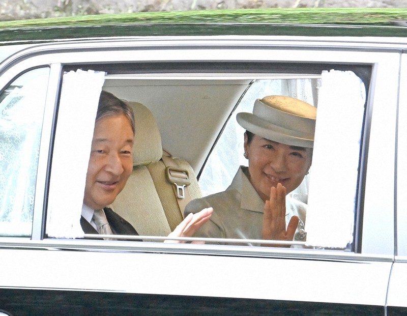 天皇皇后ご訪米記念写真集　毎日新聞 限定2000部　帙入り Amazon.co.jp: M6c-122 平成の天皇皇后 両陛下アルバム 位式記念 毎日