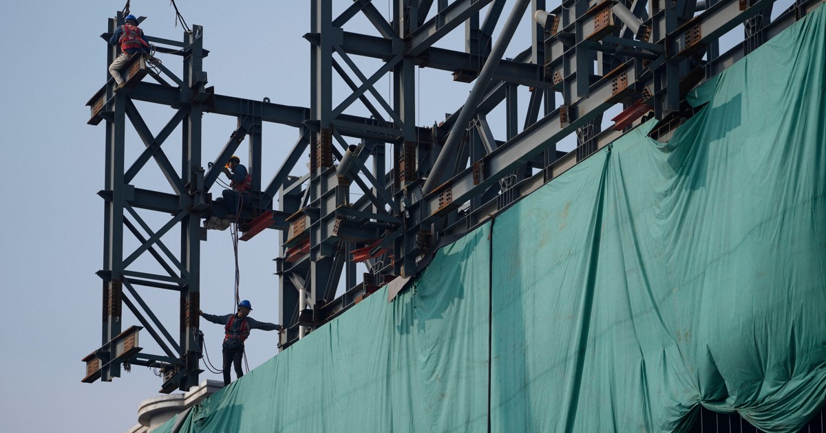 China's GDP grows 4.8% in 3rd qtr, slowest expansion in 1 yr