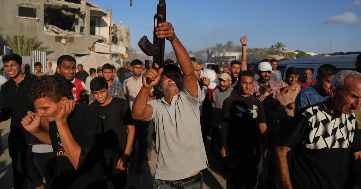 Renewed fighting tests Gaza ceasefire and Israel briefly halts aid