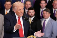 トランプ米大統領の来日は嵐を呼ぶか＝AP 