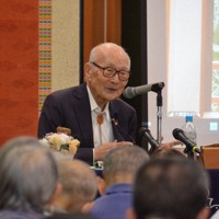 ノーベル平和賞受賞の意義などについて語る日本被団協の田中熙巳代表委員＝京都市東山区で2025年10月20日午後1時44分、大東祐紀撮影