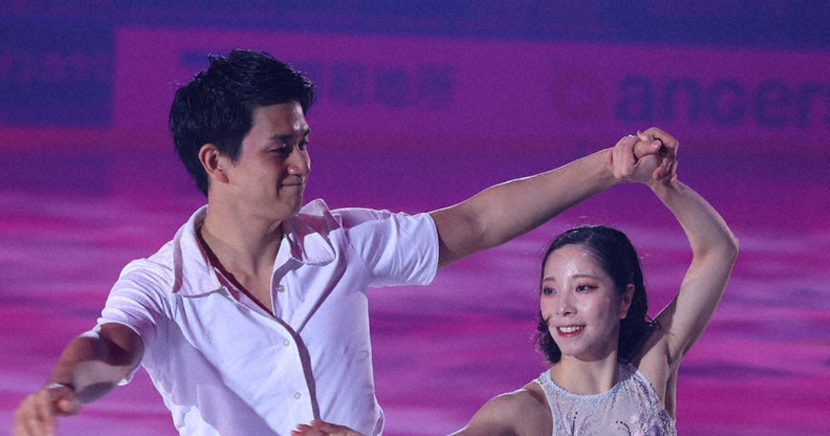 フィギュアスケート：フィギュアGPシリーズ　フランス大会　エキシビション　りくりゅう、魅了の舞　3000人が歓声送る | 毎日新聞