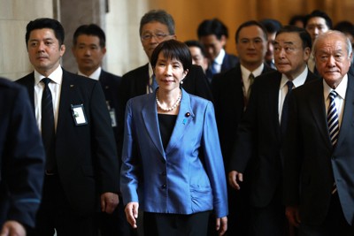 読む政治：高市政権、急ごしらえ多難の船出 自維連立の陰に渦巻く