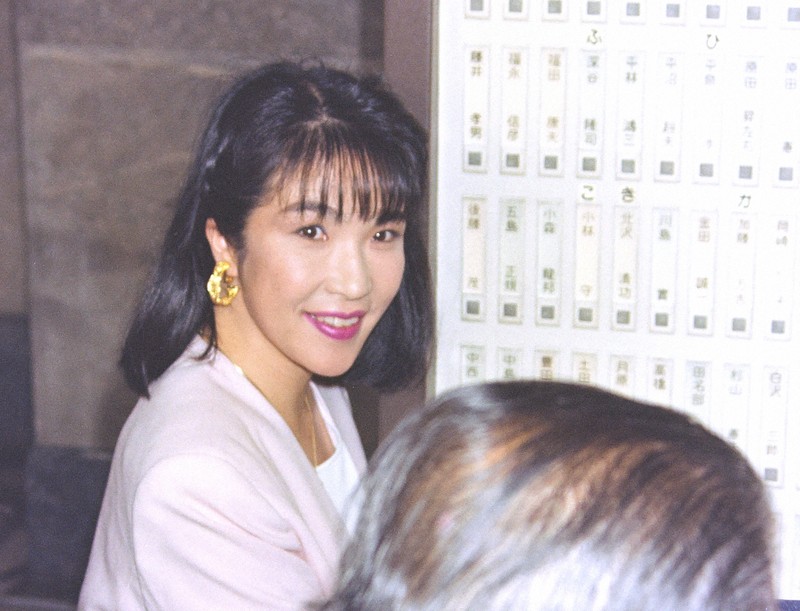 読む政治：高市姓は「じゃんけんで決めた」 若手時代から夫婦別姓に猛