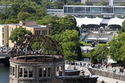 原爆投下から80回目の「原爆の日」を迎えた平和記念公園＝広島市中区の同公園で2025年8月6日午前9時6分、佐藤賢二郎撮影