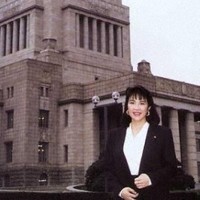 1993年に衆院議員に初当選し、国会に初登院した高市早苗氏＝高市氏のホームページより