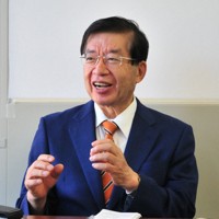 平口洋法務相＝西区己斐本町で2021年10月15日午後4時11分、賀有勇撮影