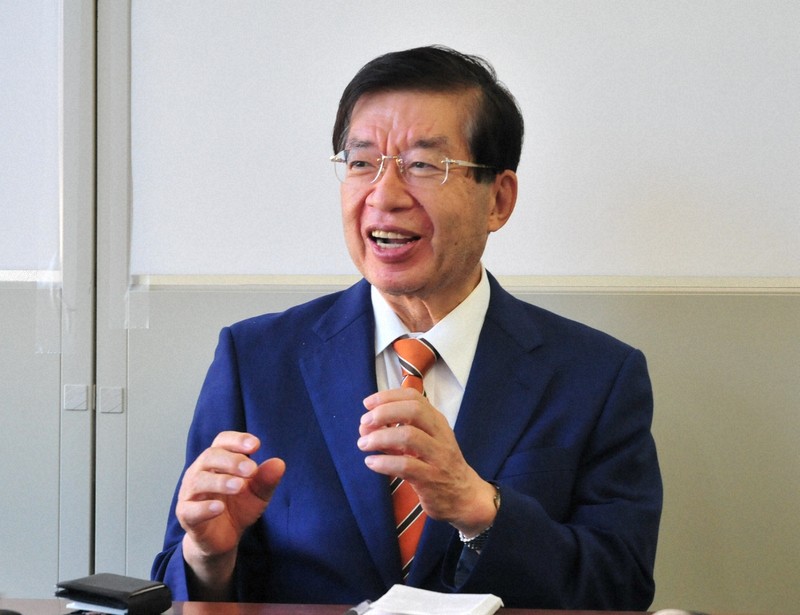 平口洋法務相＝西区己斐本町で2021年10月15日午後4時11分、賀有勇撮影