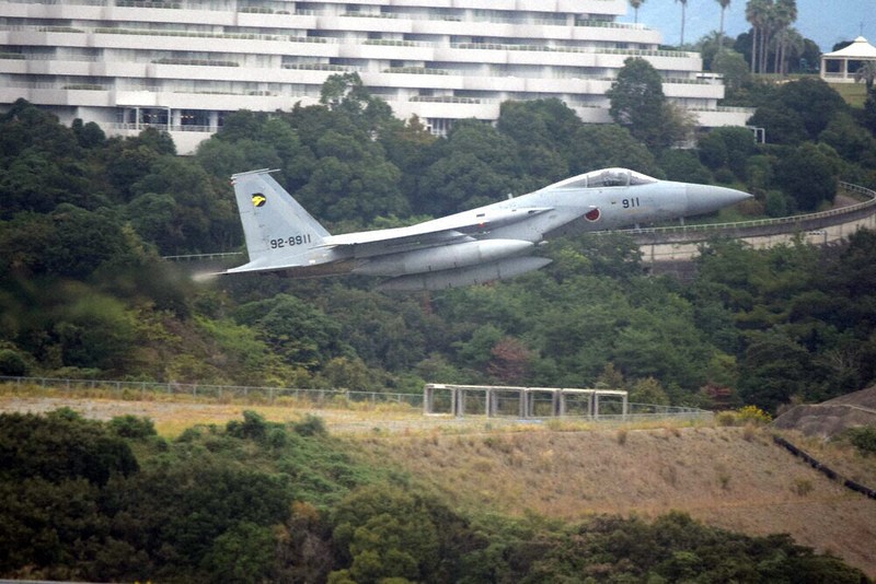 戦闘機用滑走路 那覇空港、空自F-15戦闘機が滑走路立ち往生で定期便の運航にも影響